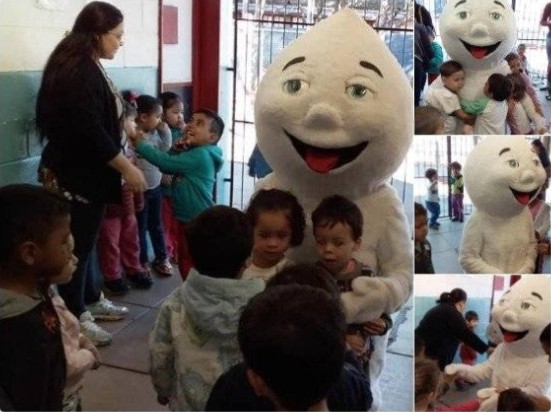 Nhiều người từng để lại bình luận dưới những hình ảnh "phiên bản lỗi" của linh vật Bé Giọt Nước rằng: "Làm sao có thể không ngoan khi được giám sát bởi một nhân vật như thế này chứ?"