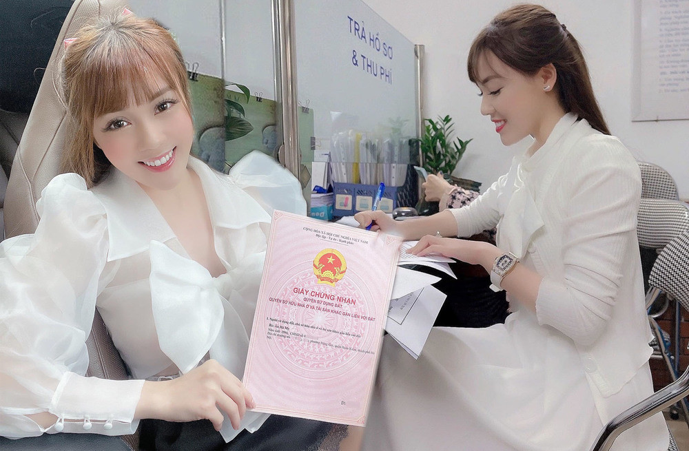 Được biết, ngày 20/11 còn là sinh nhật lần thứ 28 của Âu Hà My. Ngoài chia sẻ những cảm xúc trong ngày hiến chương nhà giáo, gái xinh còn khéo léo khoe nhan sắc xinh đẹp khiến không ít người ganh tị.