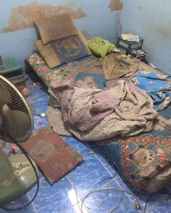 Mới đây, lại xuất hiện một chàng trai vàng trong làng ở bẩn khiến cộng đồng mạng không khỏi thở dài ngao ngán. Cụ thể, một thành viên đã đăng tải tấm ảnh chụp căn phòng trọ của người bạn cùng lớp gây xôn xao dư luận.