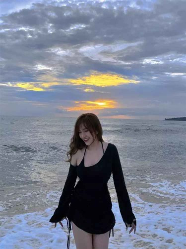 “Trận chung kết đem thêm một thùng cho anh Linh đi ạ”, “Trận sau tặng 3, 4 phần là ngon lành chị ơi”, “Có đem cho anh Đức không chị ơi? Coi chừng anh giận kìa”, “Xuất sắc luôn chị ơi”, “Hoàng Đức có vẻ giận dỗi”... là một số ý kiến dưới bài đăng.