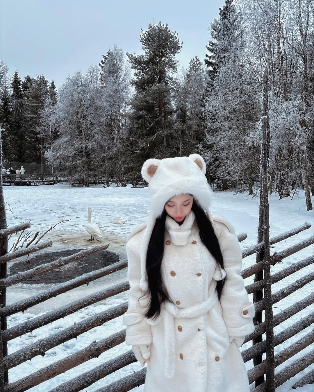 Không quá lời khi gọi Miyo là “Bạch Tuyết” hiện đại – một cô gái vừa ngọt ngào như công chúa, vừa quyến rũ khó cưỡng.