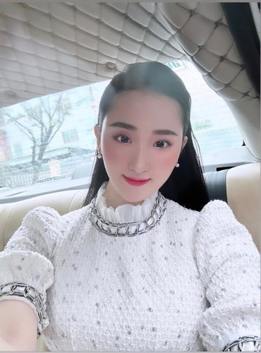 Nhan sắc của người đẹp quê Đà Nẵng ngày càng hoàn thiện hơn sau khi bước ra từ cuộc thi sắc đẹp.