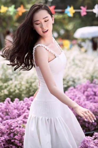 Phan Cẩm Nhi từng chia sẻ về việc, cô hài lòng với cơ thể dù còn nhiều khuyết điểm.