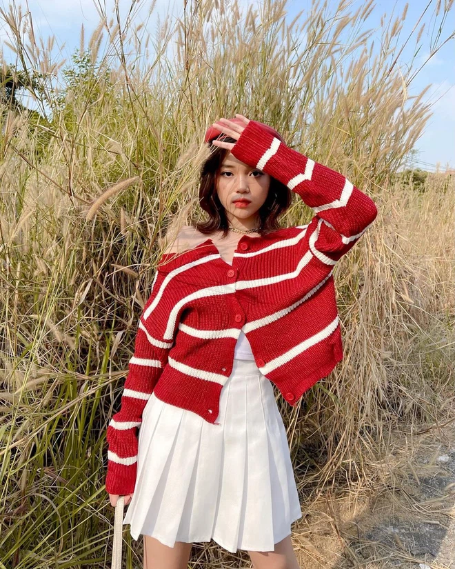 Không ít lần, streamer Linh Ngọc Đàm khiến các fan phải trố mắt trước những màn "chốt đơn" nhanh gọn khi mua sắm dù con số có khi lên tới cả trăm triệu đồng.