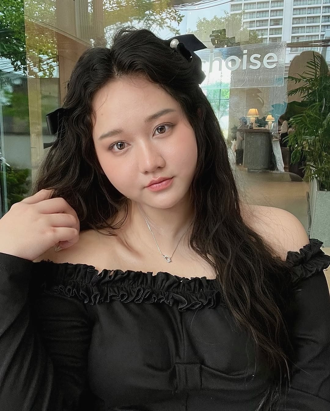 Trúc Anh cũng tiết lộ cân nặng trước, trong và sau Tết dao động từ 80 đến gần 82 kg, khiến cô bất ngờ. Từ 6/3, cô bắt đầu chế độ ăn uống và tập luyện nghiêm ngặt, đạt được kết quả tích cực dù chưa chia sẻ con số cụ thể.