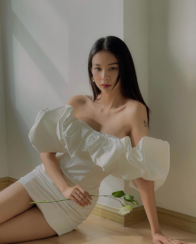 Nếu như ở Facebook cũ, vị thiếu gia này không để lộ tương tác gì với bạn gái thì ở Facebook mới, người ta lại nhanh chóng tìm được tên Phí Phương Anh trong danh sách bạn bè của anh chàng.