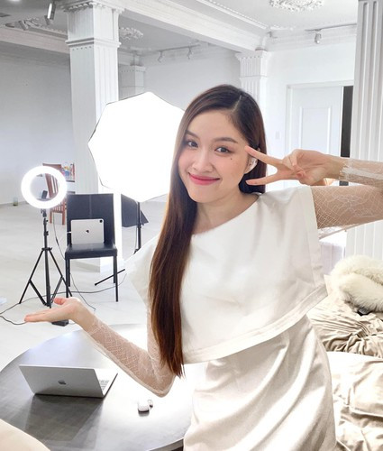 Cũng như nhiều người MC VTV - Thanh Thanh Huyền cũng có nỗi khổ cho riêng mình. Và nỗi khổ này, nếu nghe xong hẳn không ít người thấy khá đồng cảm.