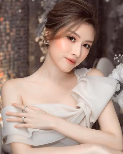 Bởi lẽ dài thì dài thật nhưng với Thanh Thanh Huyền nó vẫn là một cái tên rất đẹp và rất đặc biệt, đi đến đâu sẽ gây ấn tượng đến đấy.