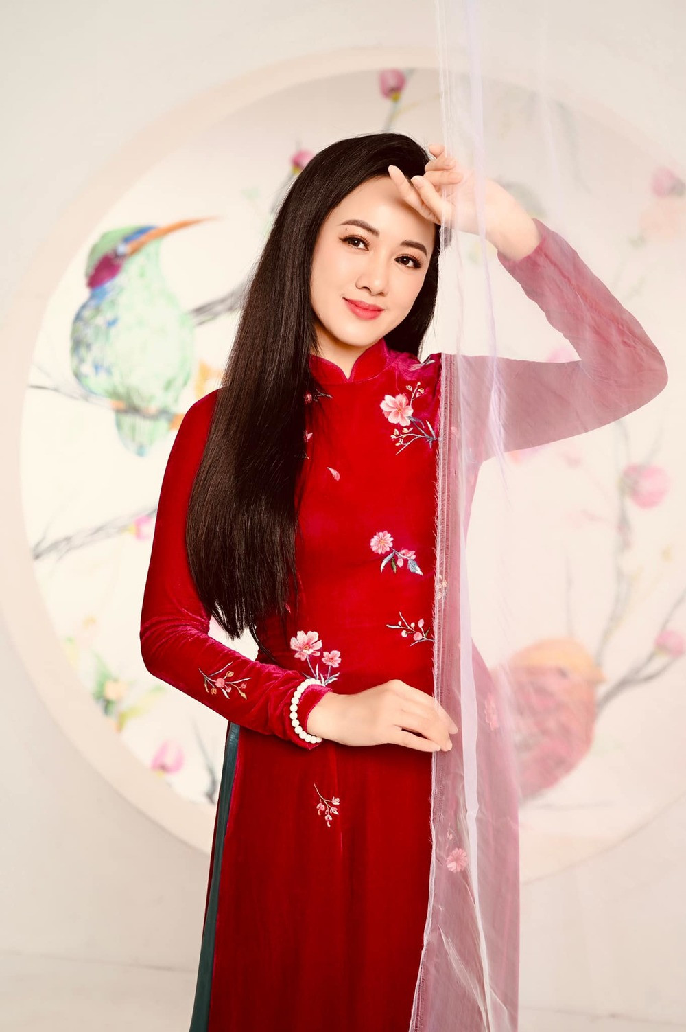 Đặc biệt, khi vướng nghi vấn ưu ái trở thành BTV giọng miền Nam đầu tiên của chương trình Thời sự nhờ chồng gia thế khủng, Hoài Anh chẳng ngần ngại nói thẳng.