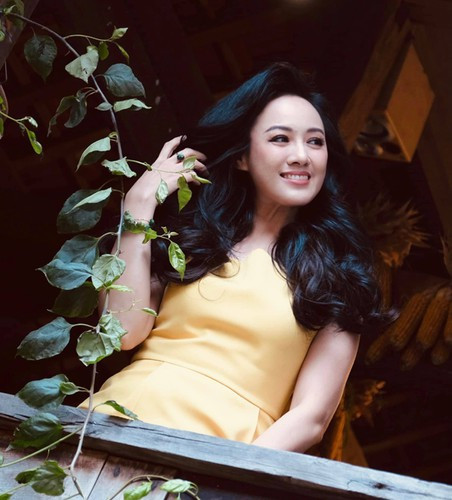 Không chỉ có gia đình truyền thống trí thức, Hoài Anh tự nhận mình thừa hưởng những nét đẹp đặc trưng của cả bố và mẹ.