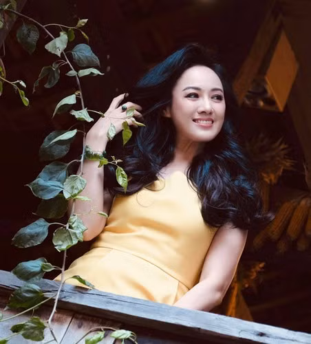 Không chỉ có gia đình truyền thống trí thức, Hoài Anh tự nhận mình thừa hưởng những nét đẹp đặc trưng của cả bố và mẹ.