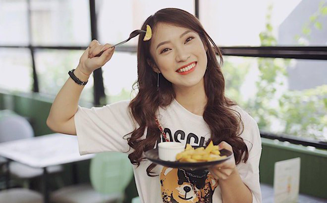 Nhiều người nói Khánh Vy là cô bé may mắn vì vừa xinh đẹp, giỏi giang, lại được hàng trăm nghìn người biết đến chỉ sau một clip. Với Vy, điều này không sai nhưng "nếu cứ may mắn mà là thành công, chắc mình chơi xổ số lâu rồi".