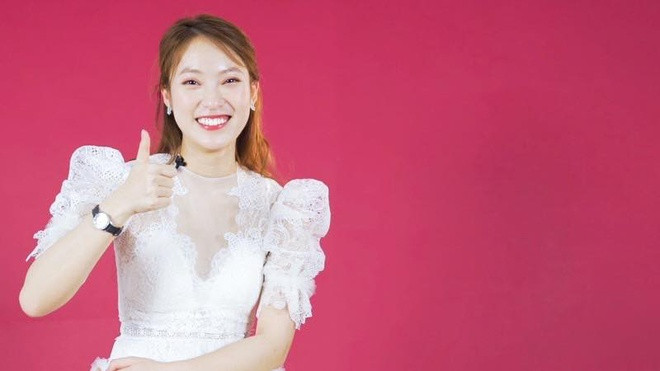 "hot girl 7 thứ tiếng" khoe lòng hiếu thảo khiến nhiều người hổ thẹn Trần Khánh Vy (sinh năm 1999, Nghệ An) được dân mạng đặt biệt danh "hot girl 7 thứ tiếng" sau khi clip nhại 7 thứ tiếng của cô được chia sẻ rộng rãi trên mạng xã hội vào năm 2016.