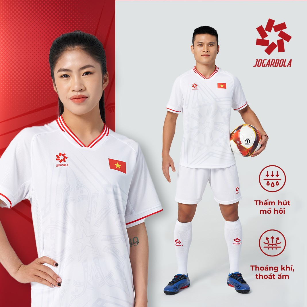 Bên cạnh đó, nhãn hàng Jogarbola Việt Nam cũng muốn gửi gắm niềm hy vọng mong muốn các chàng trai, cô gái vàng của làng bóng đá sẽ được được tiếp lửa từ sức mạnh của trời và đất, cùng tình yêu của hàng triệu người dân Việt Nam, để viết tiếp kỳ tích trên những đấu trường thể thao khu vực và quốc tế.