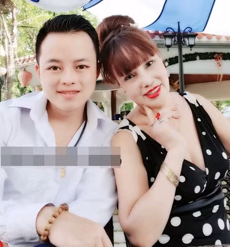 Hiện tại cô dâu Thu Sao và chồng đang kinh doanh các sản phẩm đặc sản Tây Bắc. Cả hai chia sẻ trên trang cá nhân công việc này giúp họ có thu nhập cao.