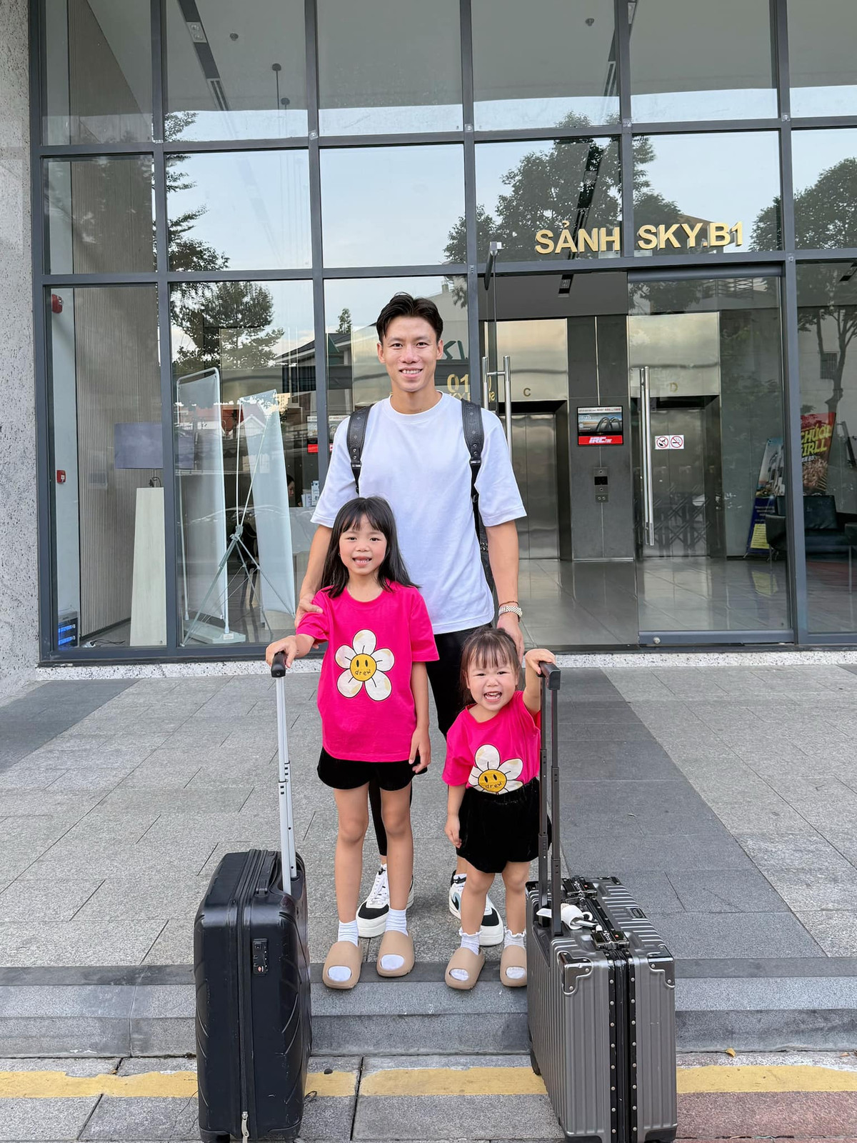 Vợ chồng trung vệ xứ Nghệ chưa tiết lộ giới tính, tên và ngày sinh của em bé thứ ba.