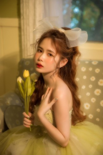 Từ ngày có vợ, mình thôi không còn cảnh thức tới 3-4h sáng làm việc rồi ngủ đến tận chiều mới mò dậy. Bây giờ, mình sẽ đi ngủ lúc 10h đêm, sáng dậy sớm rồi ăn uống điều độ" - nam streamer hào hứng...