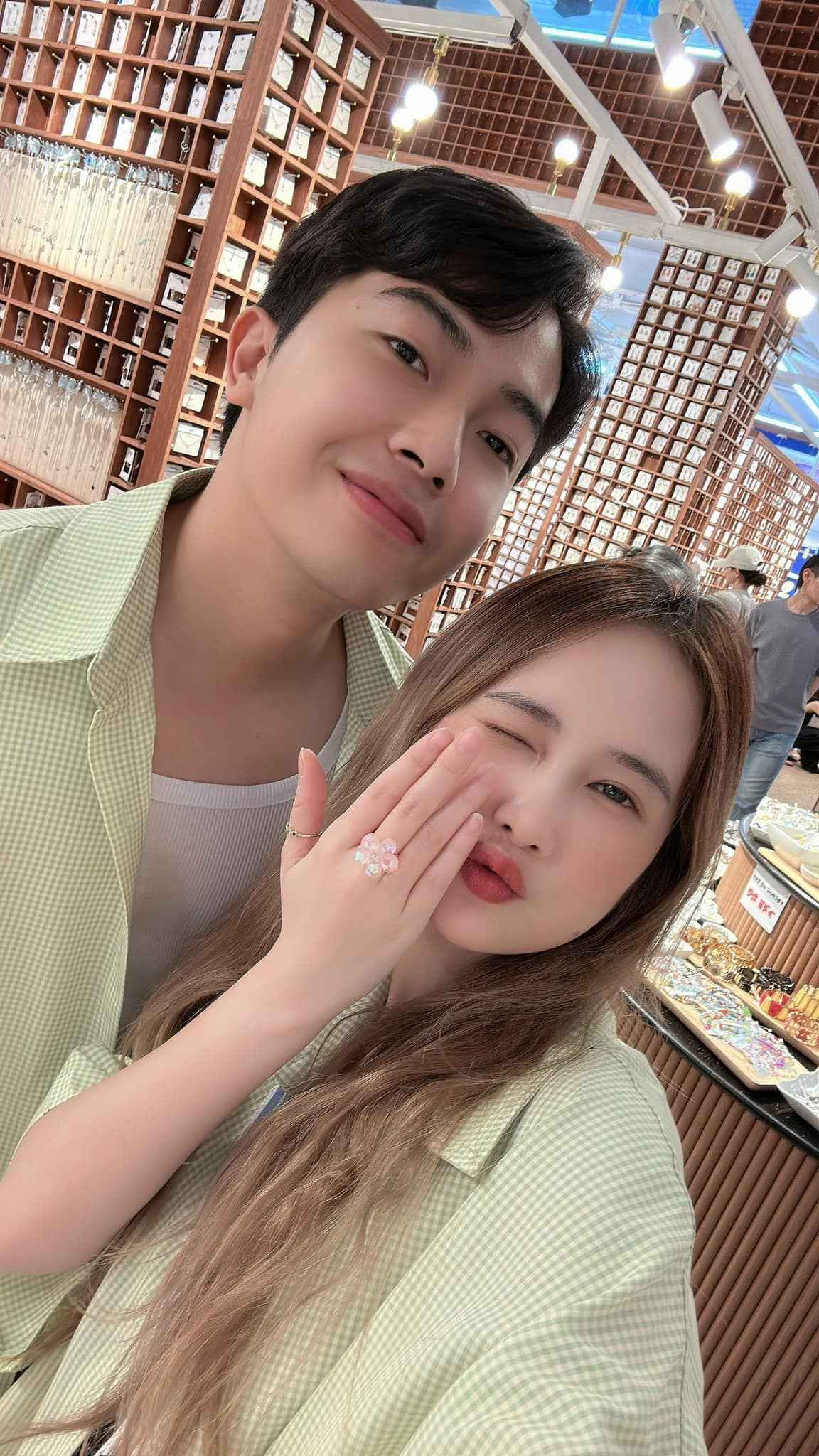 Mai Quỳnh Anh nhiều lần khẳng định mình không vội, Cris Phan thường xuyên tấu hài để vợ mình không quá áp lực chuyện "nhạy cảm" này.