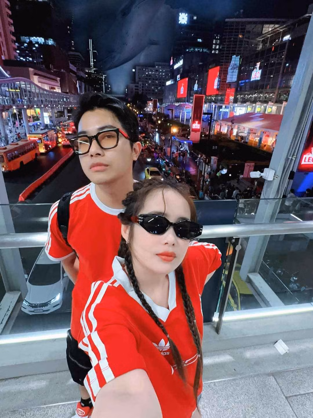 Sinh năm 1991, Mai Quỳnh Anh vẫn chưa có ý định sinh em bé. Cặp đôi thừa nhận "cả hai vẫn ham chơi quá, Cris hứa đưa mình đi du lịch hết những nơi mình muốn xong mới sinh con" - hot girl xinh đẹp thật thà.