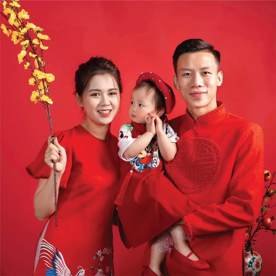 Thế nên trong quá trình gây dựng cơ ngơi, đội trưởng đội tuyển Việt Nam luôn đặt sự thoải mái của vợ con lên hàng đầu. Chỉ cần bà xã thích, con gái ưng thì cái gì anh cũng chiều. Không tin thì cứ nhìn vào cơ ngơi của nam cầu thủ là biết.