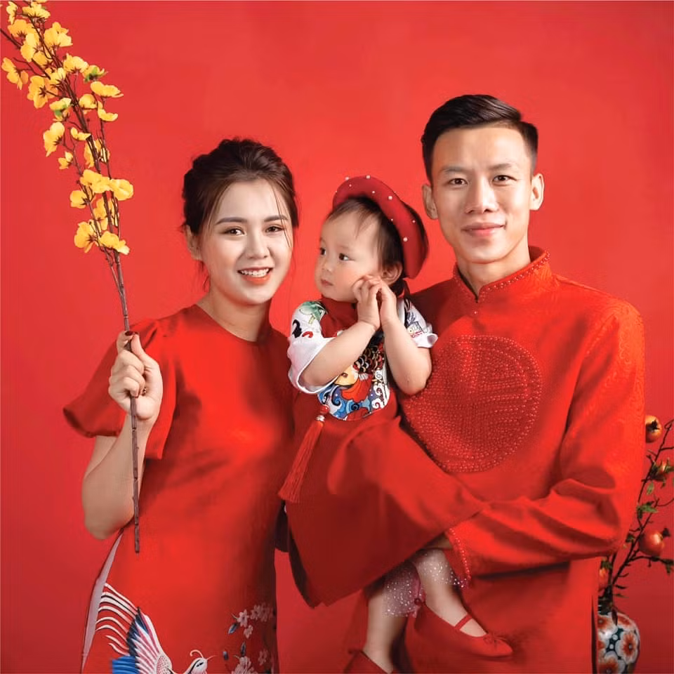 Thế nên trong quá trình gây dựng cơ ngơi, đội trưởng đội tuyển Việt Nam luôn đặt sự thoải mái của vợ con lên hàng đầu. Chỉ cần bà xã thích, con gái ưng thì cái gì anh cũng chiều. Không tin thì cứ nhìn vào cơ ngơi của nam cầu thủ là biết.