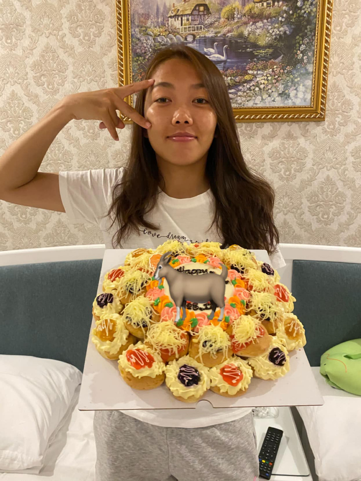 Trên trang cá nhân, ngoài những hình ảnh thi đấu, Huỳnh Như thường xuyên đăng tải những bức ảnh cuộc sống xung quanh cô.