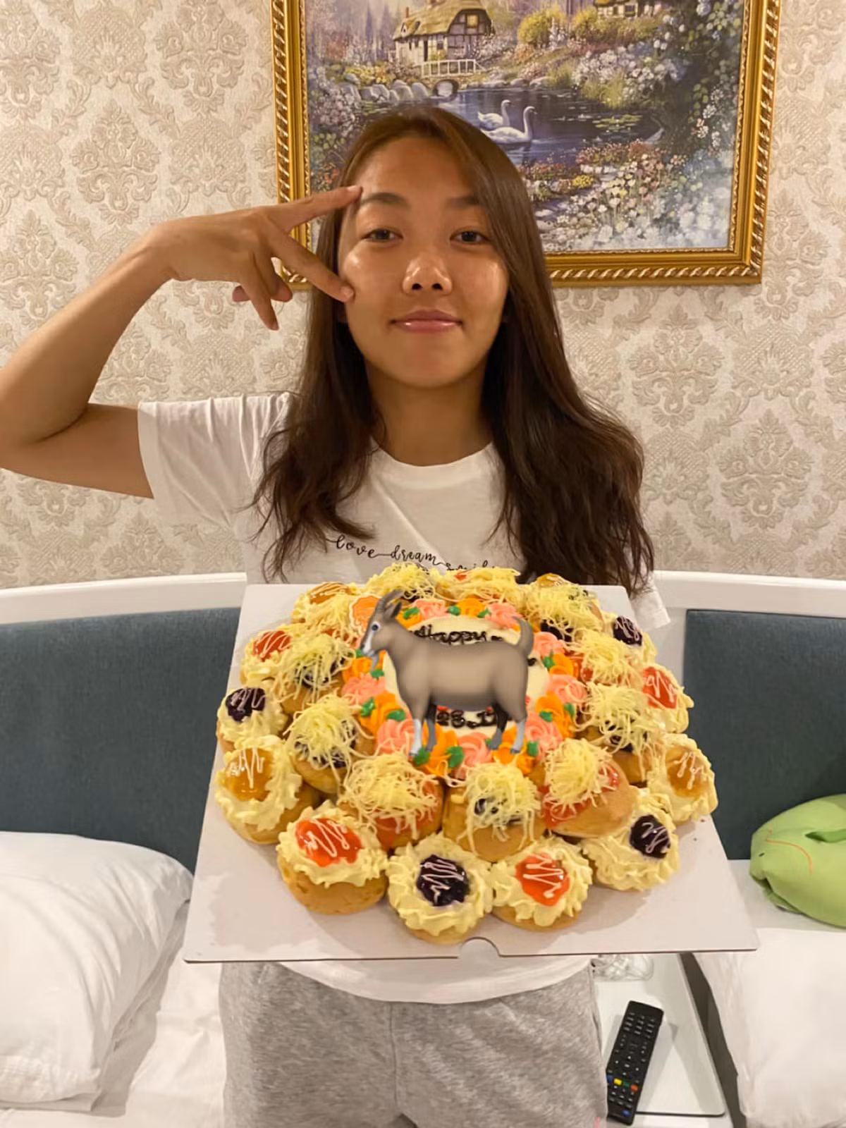 Trên trang cá nhân, ngoài những hình ảnh thi đấu, Huỳnh Như thường xuyên đăng tải những bức ảnh cuộc sống xung quanh cô.