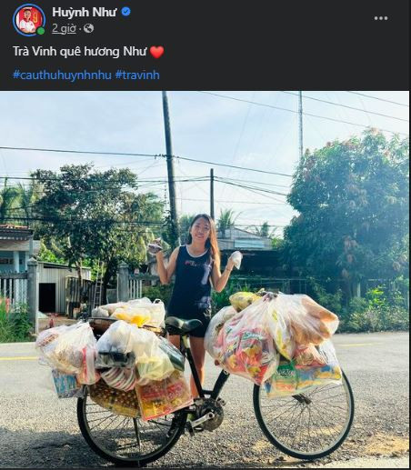 Chưa hết, Huỳnh Như cũng không quên check-in quê hương mình bằng dòng trạng thái: "Trà Vinh quê hương Như".