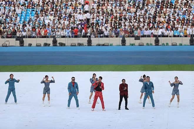 Le khai mac SEA Games 32: Man nhan bua tiec cong nghe Hologram-Hinh-60