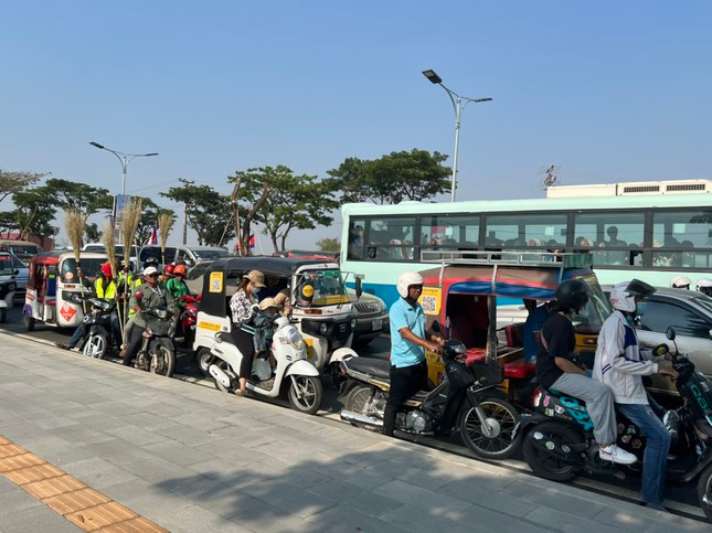 Le khai mac SEA Games 32: Man nhan bua tiec cong nghe Hologram-Hinh-65