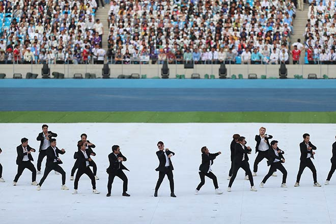 Le khai mac SEA Games 32: Man nhan bua tiec cong nghe Hologram-Hinh-59