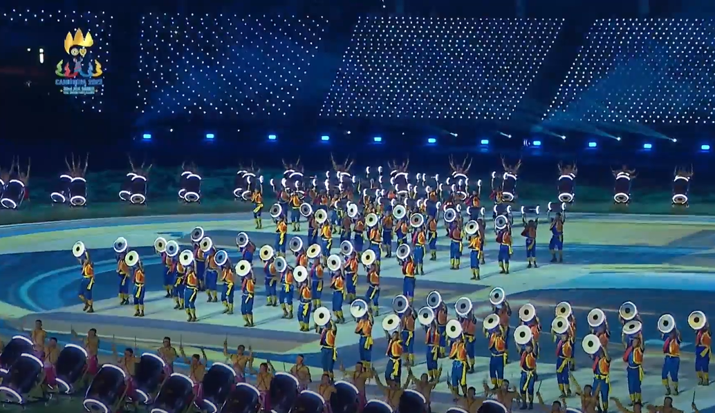 Le khai mac SEA Games 32: Man nhan bua tiec cong nghe Hologram-Hinh-32