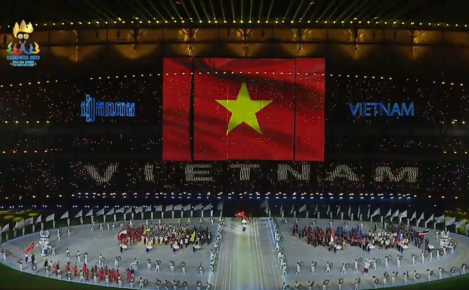 Le khai mac SEA Games 32: Man nhan bua tiec cong nghe Hologram-Hinh-16