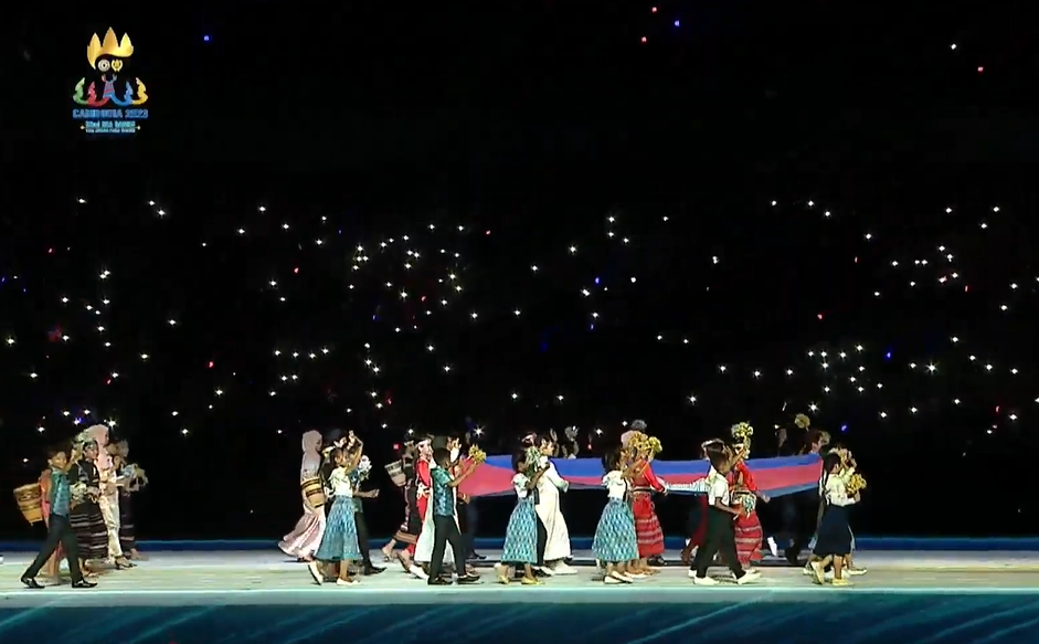 Le khai mac SEA Games 32: Man nhan bua tiec cong nghe Hologram-Hinh-48