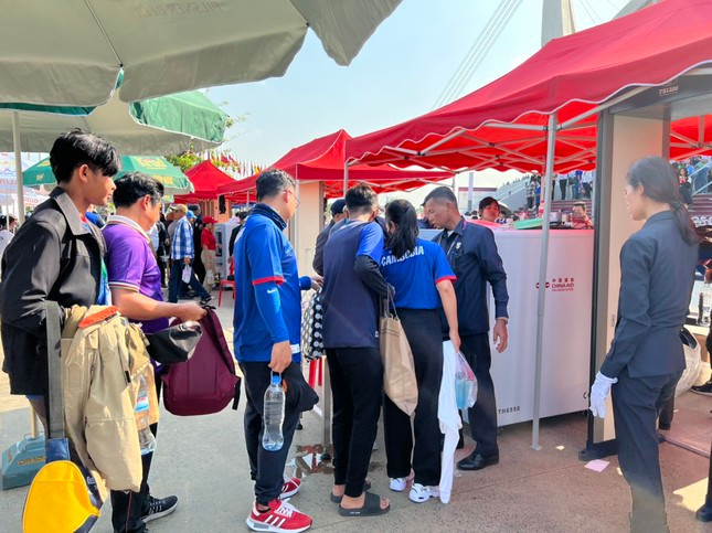 Le khai mac SEA Games 32: Man nhan bua tiec cong nghe Hologram-Hinh-63