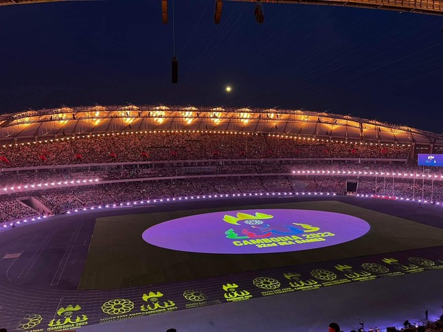 Le khai mac SEA Games 32: Man nhan bua tiec cong nghe Hologram-Hinh-51