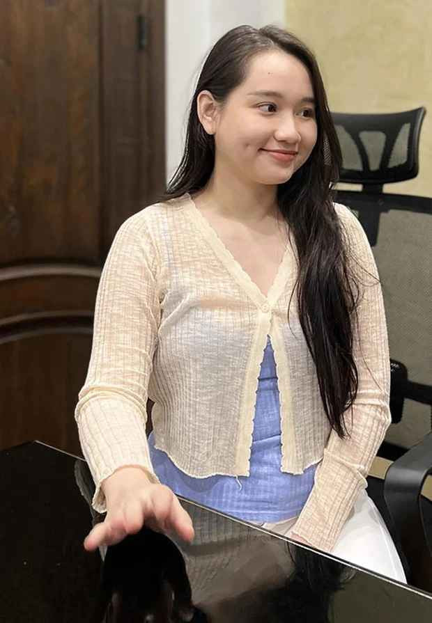 Dù trông khá mũm mĩm so với trước song Trúc Anh vẫn ghi điểm bởi visual rạng rỡ, tràn đầy năng lượng