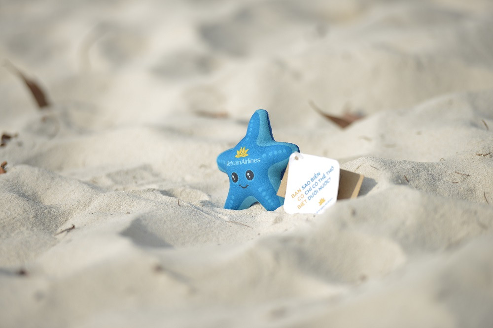 Theo một số dân mạng, thay vì lôi sao biển thật lên bờ để chụp ảnh thì những chú sao biển nhồi bông này cũng khá dễ thương và không ảnh hưởng tới hệ sinh thái.