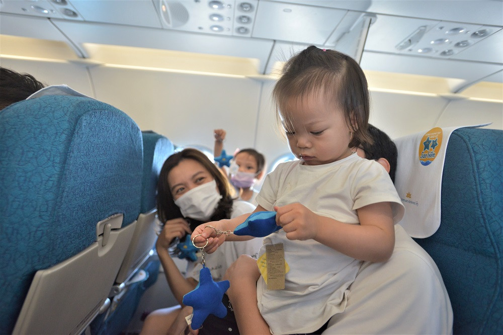 Bên cạnh lời kêu gọi “Cùng chung tay bảo vệ sao biển” thì mỗi hành khách sẽ được trao tặng mỗi vị khách một món quà đặc biệt đó là những chiếc móc khóa hình sao biển.