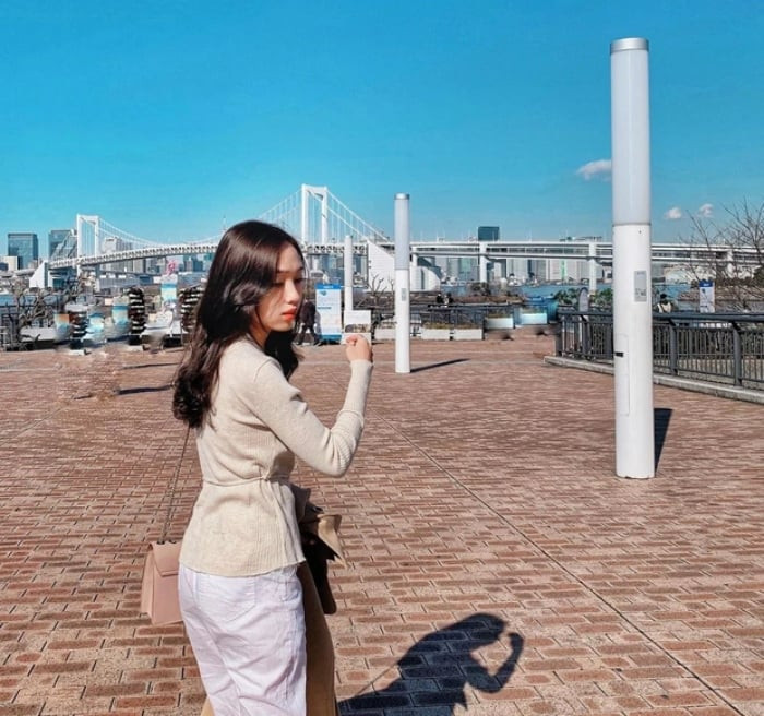 Không rõ cặp đôi "chị em - em" đã đến với nhau từ bao giờ. Tuy nhiên hiện tại cặp đôi vẫn rất mặn nồng. Đó có lẽ là động lực để thủ môn U22 Việt Nam nỗ lực hơn trong tập luyện và thi đấu.