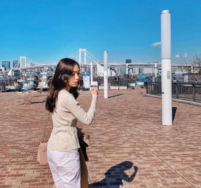 Không rõ cặp đôi "chị em - em" đã đến với nhau từ bao giờ. Tuy nhiên hiện tại cặp đôi vẫn rất mặn nồng. Đó có lẽ là động lực để thủ môn U22 Việt Nam nỗ lực hơn trong tập luyện và thi đấu.