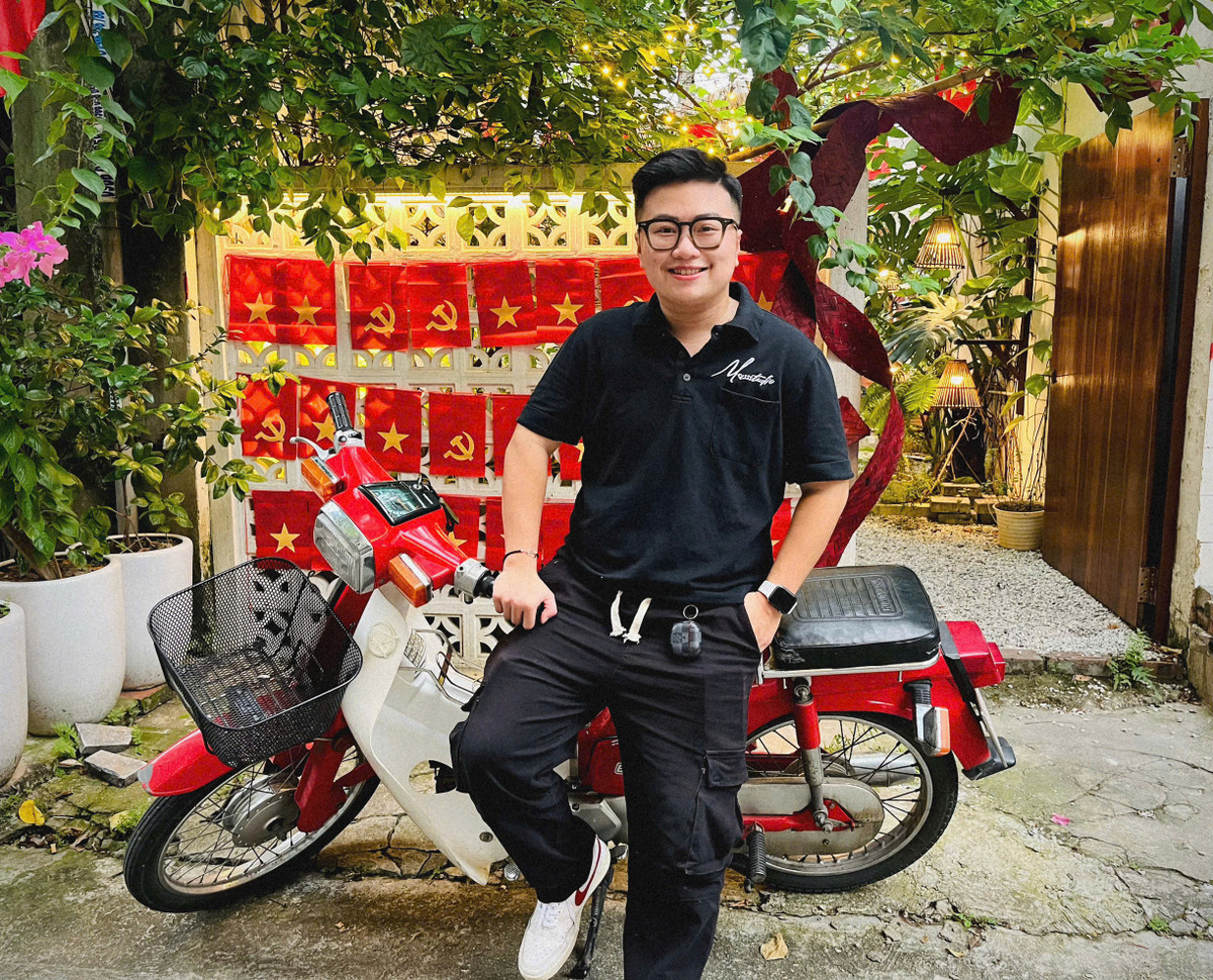 "Dù các bạn không vào quán thưởng thức nước những khi thấy các bạn đăng tải những bức ảnh chụp với cờ Tổ quốc, đặc biệt dịp nghỉ lễ Quốc khánh 2/9 là mình đã thấy vui bởi tình yêu nước được vun đắp từ những điều nhỏ nhất". Chị Cao Vân cho biết thêm.