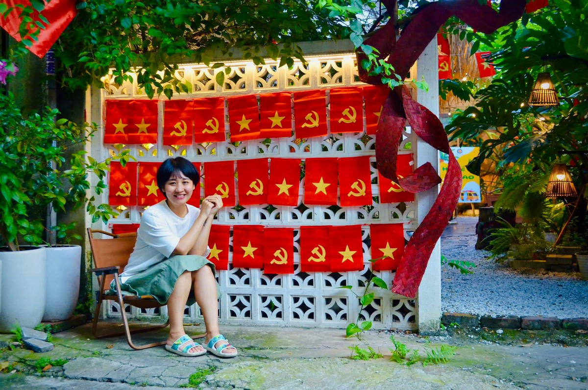 Chân dung chị Cao Thu Vân chủ quán cafe C/\O, nơi có bức tường check-in đang hot nhất Hải Dương dịp Quốc khánh 2/9 năm nay.