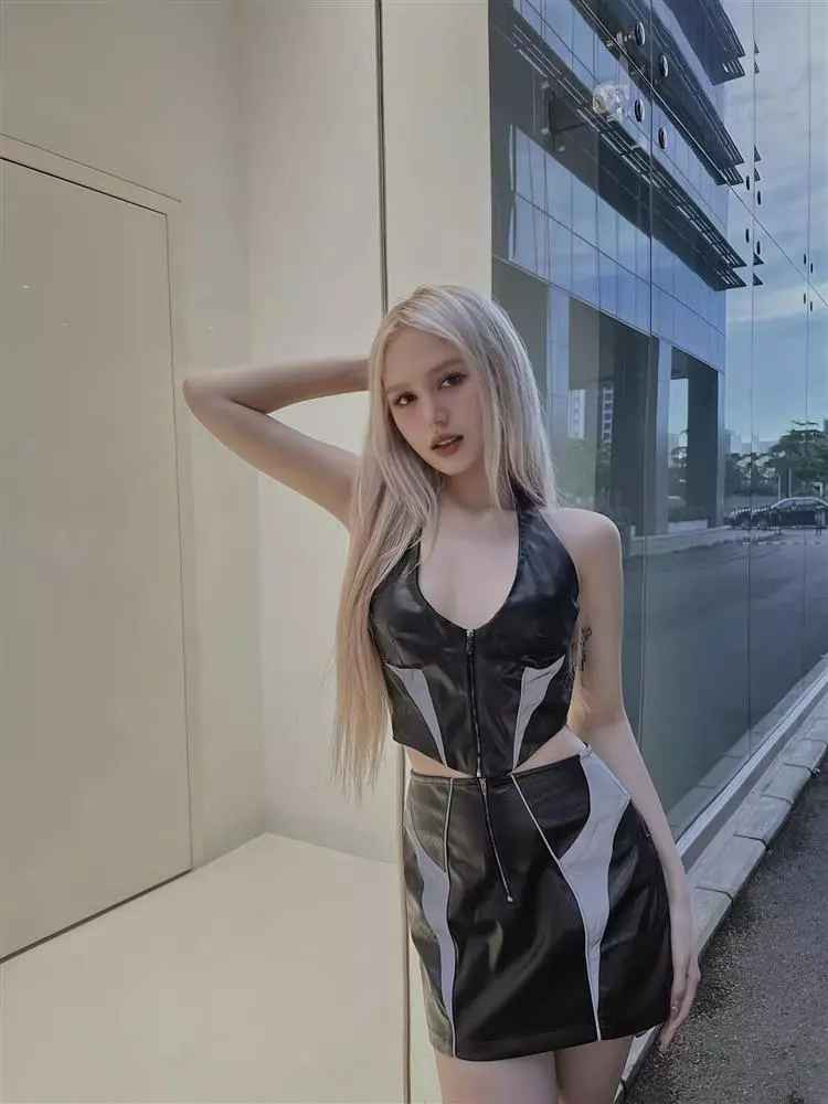 Mới nhất trên trang cá nhân, nàng dâu hào môn Xoài Non đã show loạt ảnh hậu trường của một buổi chụp ảnh.