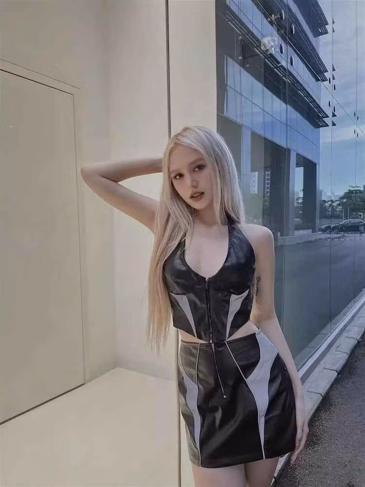 Mới nhất trên trang cá nhân, nàng dâu hào môn Xoài Non đã show loạt ảnh hậu trường của một buổi chụp ảnh.