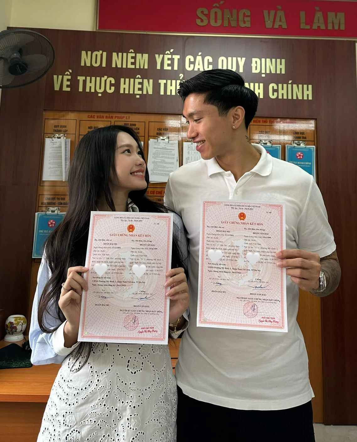 Sau khi khoe ảnh đăng ký kết hôn, Đoàn Văn Hậu và Doãn Hải My nhận về vô vàn lời chúc mừng từ các fan hâm mộ. Theo thông tin mà PV có được, đám cưới của cặp trai tài - gái sắc này được ấn định vào ngày 26/11 tới.