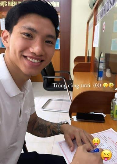 Doãn Hải My sinh năm 2001, cô từng lọt Top 10 Hoa hậu Việt Nam 2020 và đạt danh hiệu Người đẹp tài năng. Ngoài ngoại hình thu hút, nàng WAG còn gây ấn tượng với vẻ đẹp tri thức của nữ sinh trường Đại học Luật Hà Nội, sinh viên xuất sắc trong những năm ngồi trên ghế nhà trường.