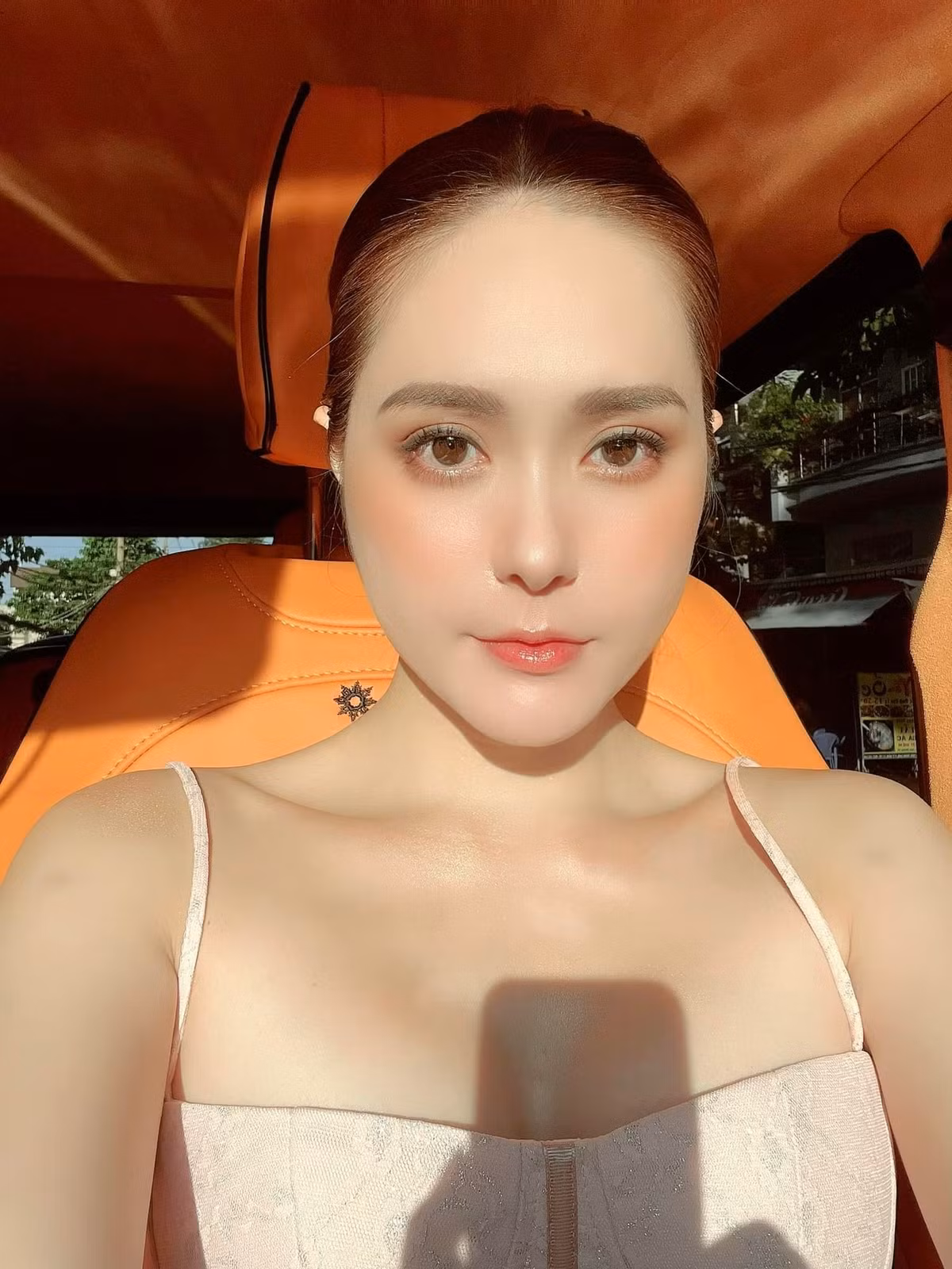 Cư dân mạng thích thú, bày tỏ không nhịn nổi cười với màn "troll" vợ của vị đại gia quận 7.