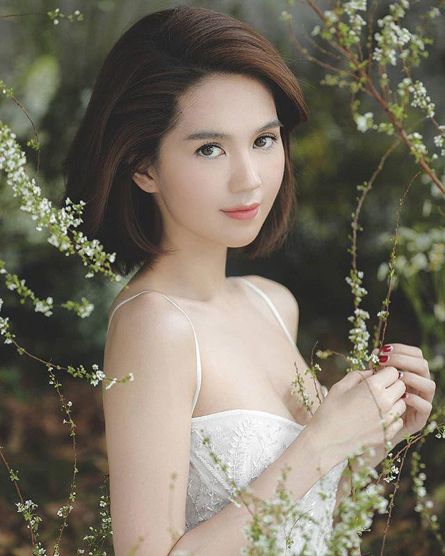 Viết trên mục story Instagram, người đẹp Ngọc Trinh khẳng định: "Cái bạn ở sau lưng nhà mình chuẩn bị tinh thần nha. Bên mình sẽ qua toà nhà xin thông tin của bạn, rồi bạn chờ thư luật sư của bên mình nha”.