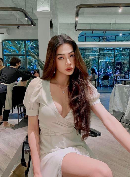 Hành trình khám phá bản thân của Khiết Anh trải qua những giai đoạn rối ren.